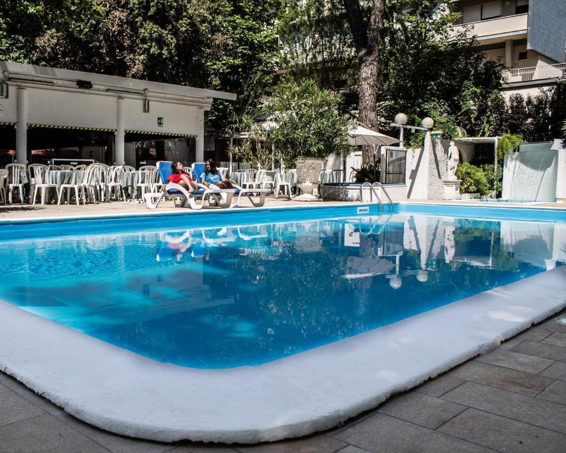 Hotel Carillon Bellaria-Igea Marina Bagian luar foto