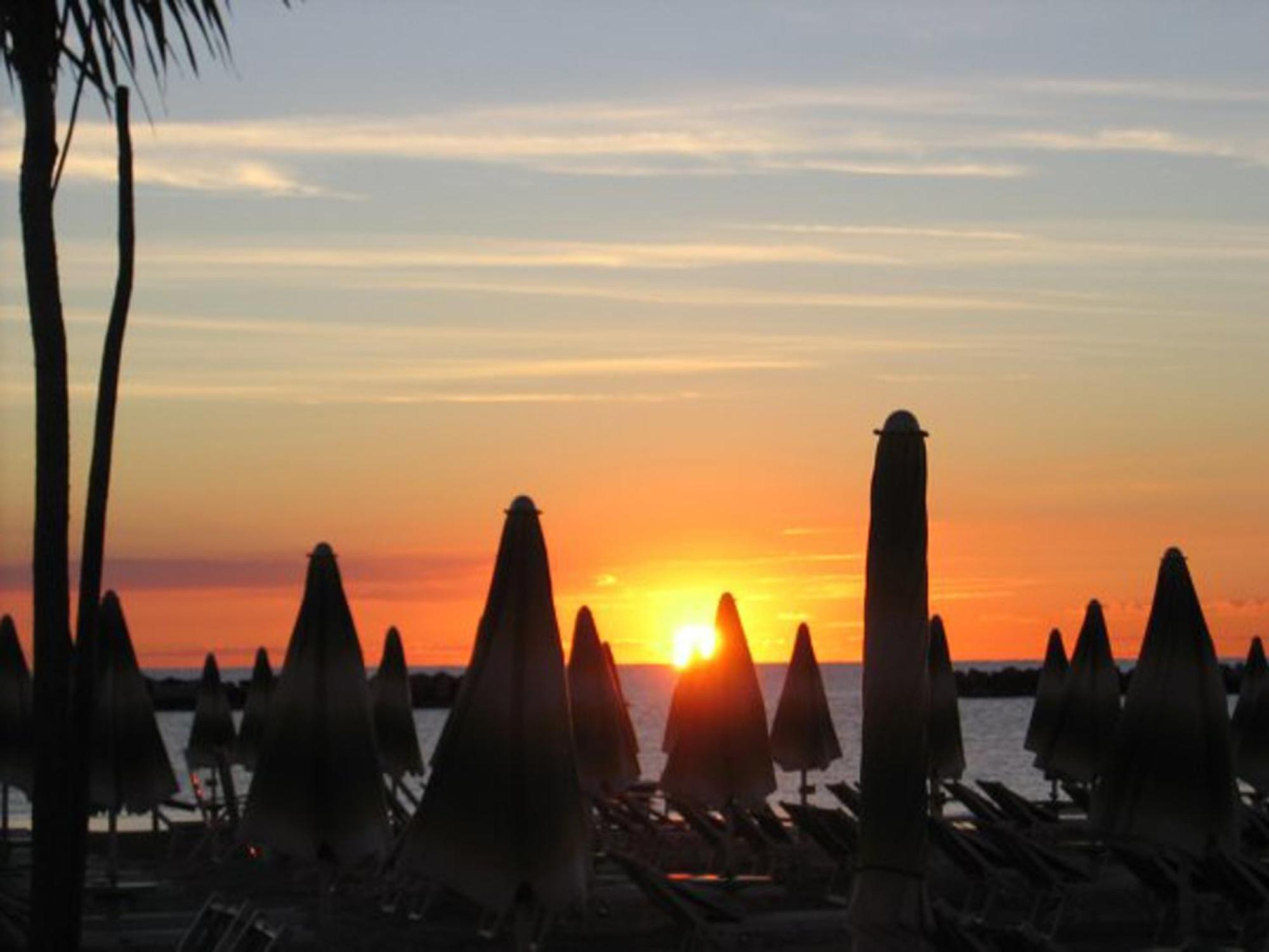 Hotel Carillon Bellaria-Igea Marina Bagian luar foto