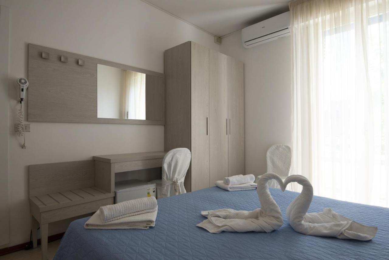 Hotel Carillon Bellaria-Igea Marina Bagian luar foto