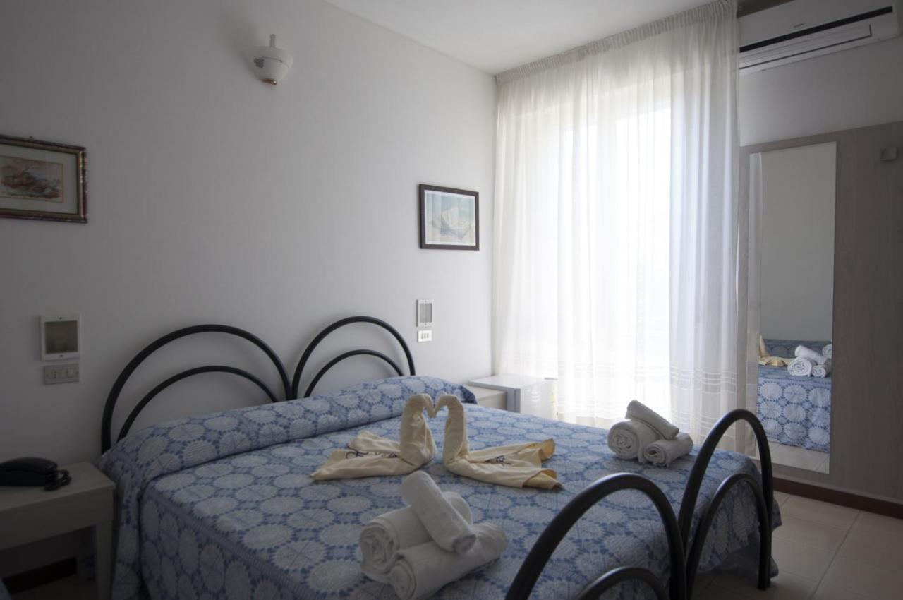 Hotel Carillon Bellaria-Igea Marina Bagian luar foto