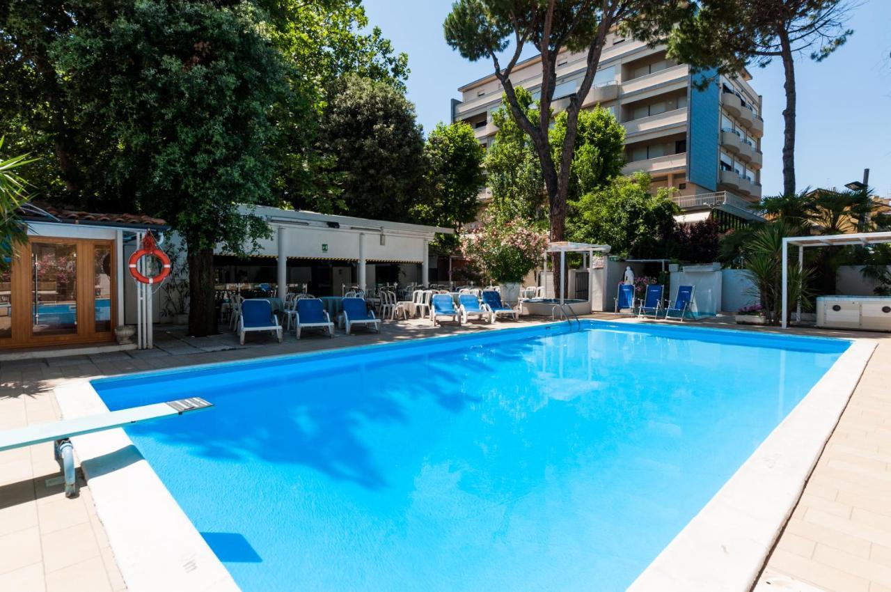 Hotel Carillon Bellaria-Igea Marina Bagian luar foto