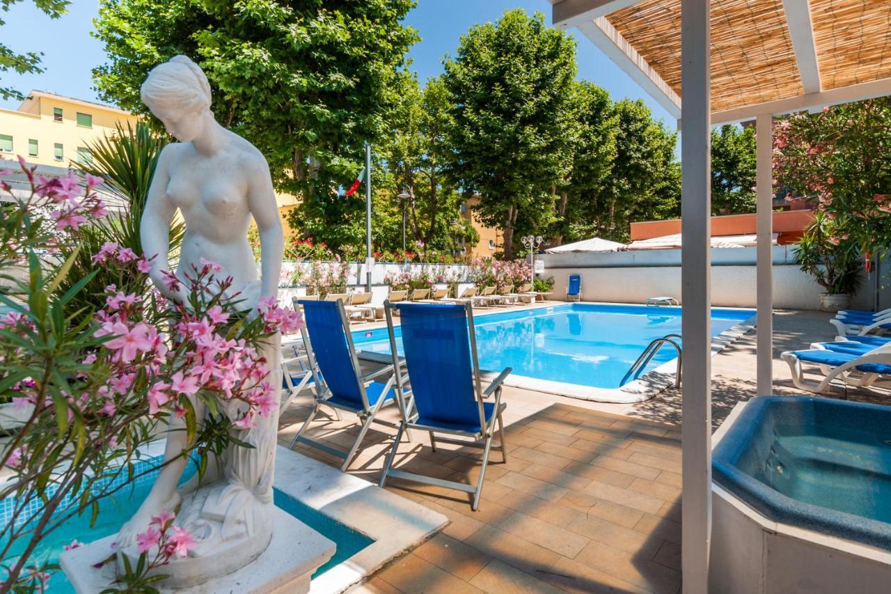 Hotel Carillon Bellaria-Igea Marina Bagian luar foto