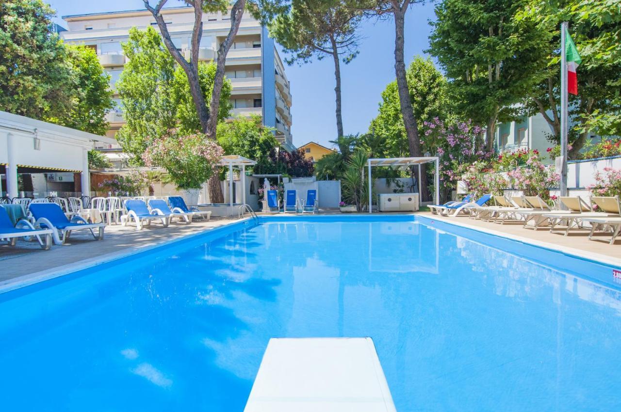 Hotel Carillon Bellaria-Igea Marina Bagian luar foto