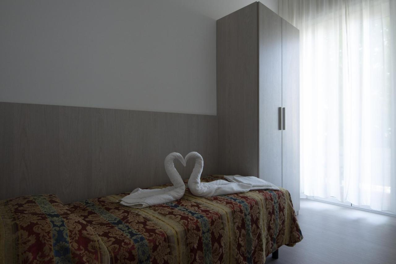 Hotel Carillon Bellaria-Igea Marina Bagian luar foto